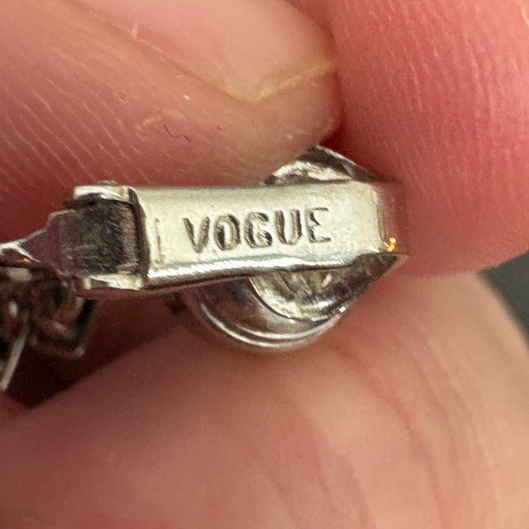 VOGUE Signed Geometric Silver-Tone Clip-On Dangle Earrings  Mid-Century Mod Vibe - Picture 6 of 7